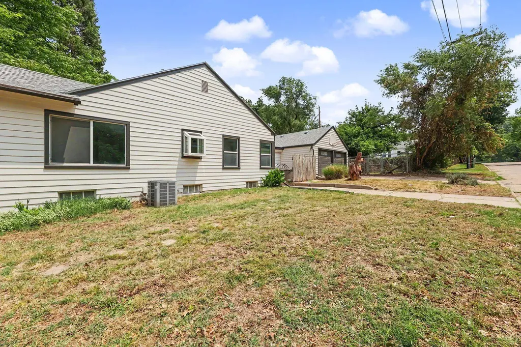 956 S Holyoke Wichita KS 67218