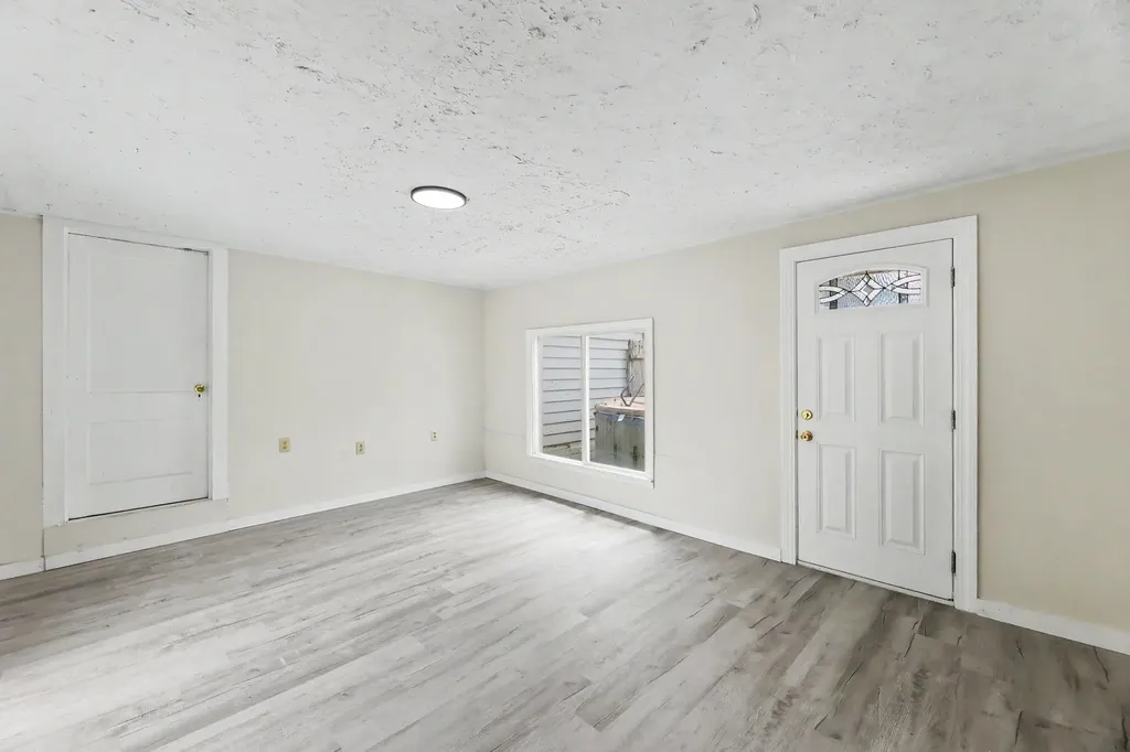 956 S Holyoke Wichita KS 67218