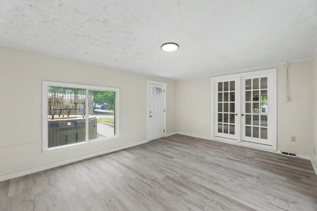 956 S Holyoke Wichita KS 67218