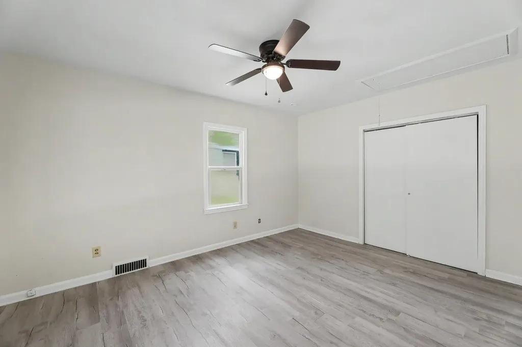 956 S Holyoke Wichita KS 67218