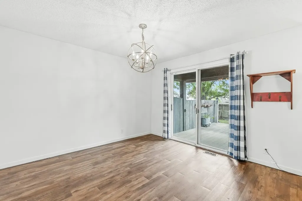 2025 N Broadmoor Wichita KS 67206