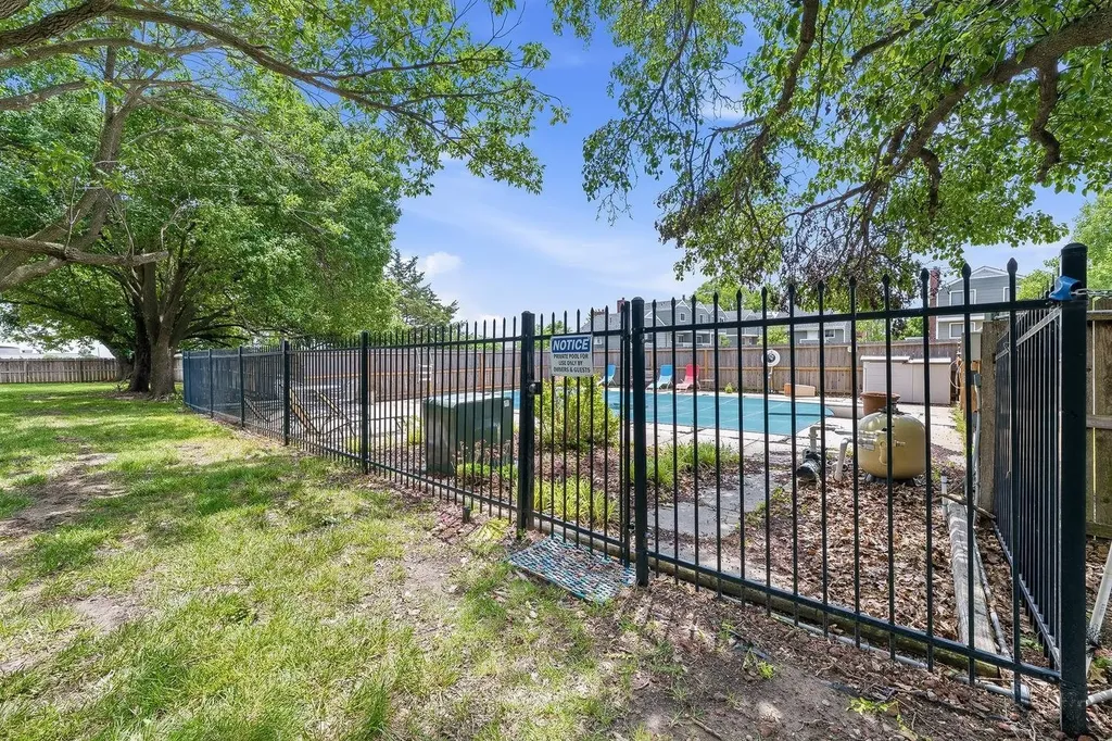 2025 N Broadmoor Wichita KS 67206