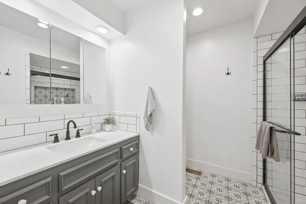 2025 N Broadmoor Wichita KS 67206