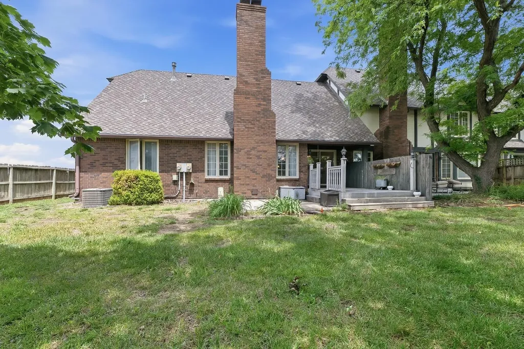 2025 N Broadmoor Wichita KS 67206