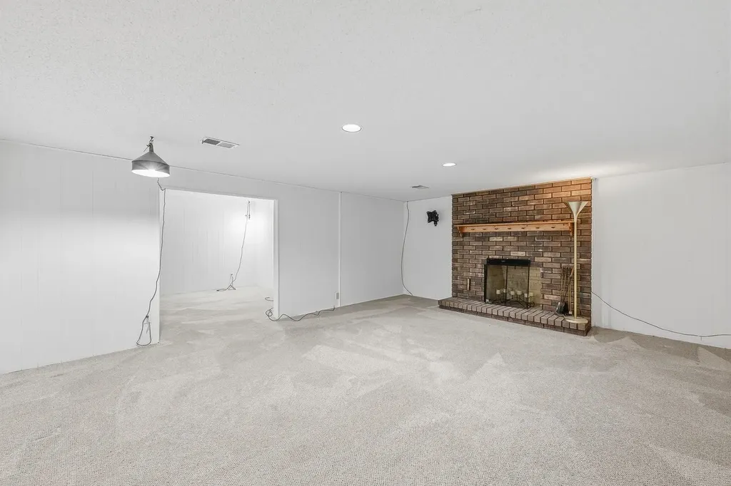 2025 N Broadmoor Wichita KS 67206