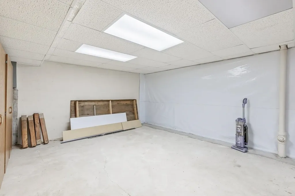 2025 N Broadmoor Wichita KS 67206