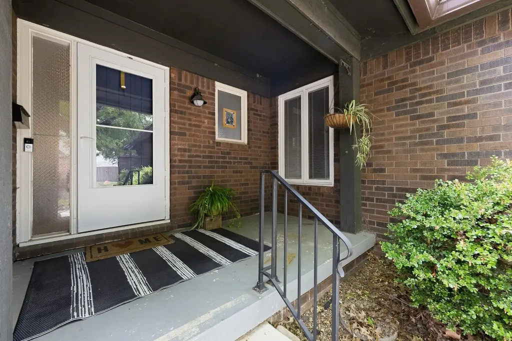 2025 N Broadmoor Wichita KS 67206