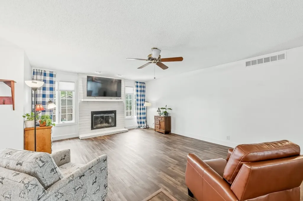 2025 N Broadmoor Wichita KS 67206