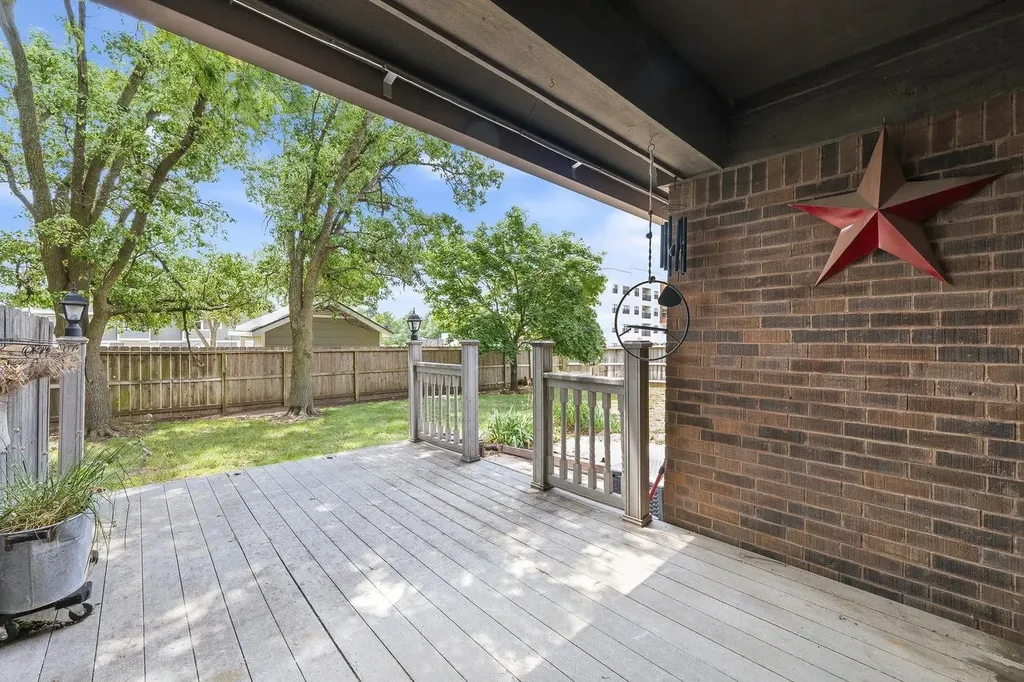 2025 N Broadmoor Wichita KS 67206