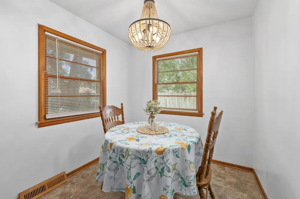 615 N Redbarn Wichita KS 67212