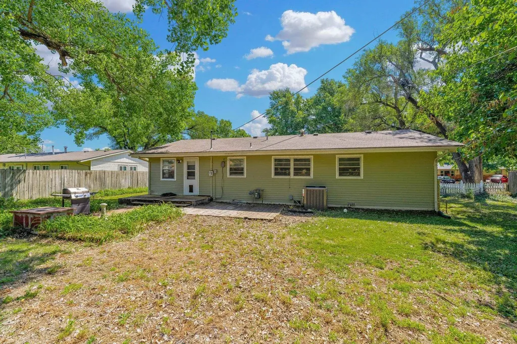 615 N Redbarn Wichita KS 67212