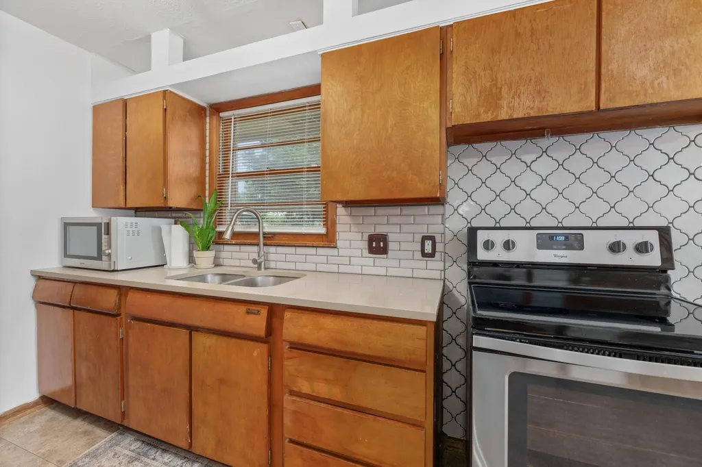 615 N Redbarn Wichita KS 67212