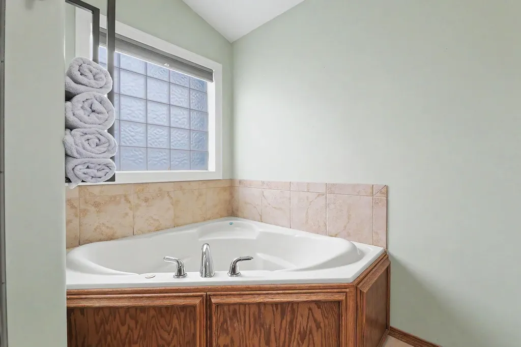 2801 N Rough Creek Derby KS 67037
