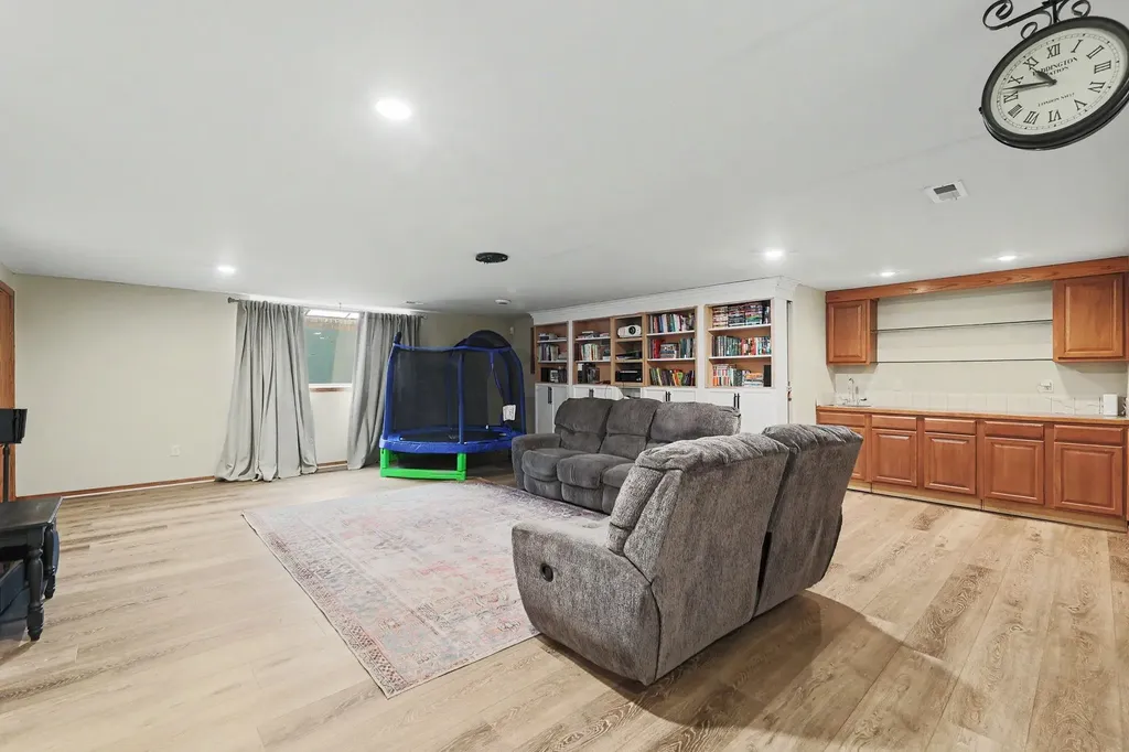 2801 N Rough Creek Derby KS 67037
