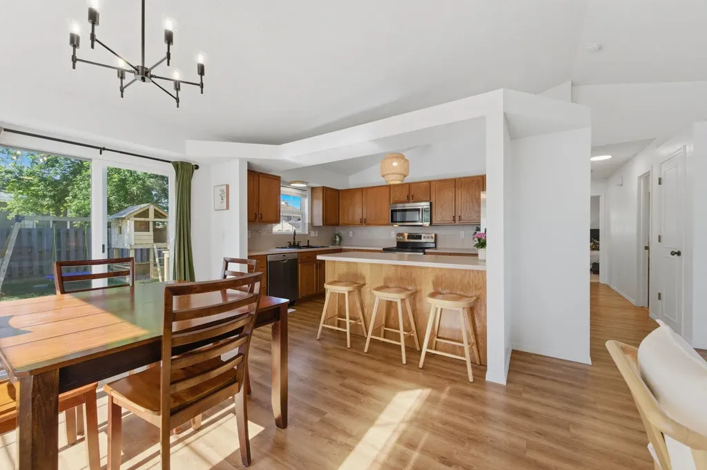 2537 E Cambridge Court Park City KS 67219