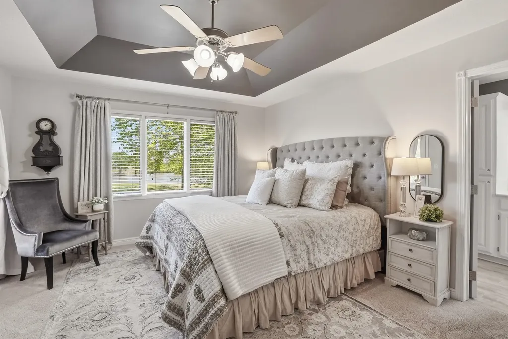 1230 S Threewood Wichita KS 67235