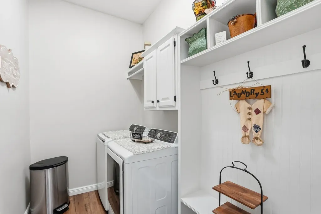 1230 S Threewood Wichita KS 67235