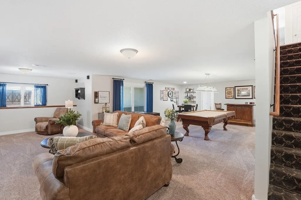 1230 S Threewood Wichita KS 67235