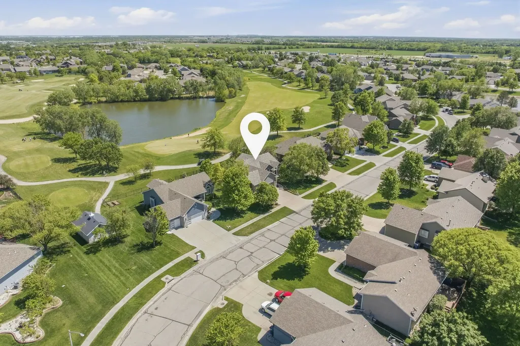1230 S Threewood Wichita KS 67235