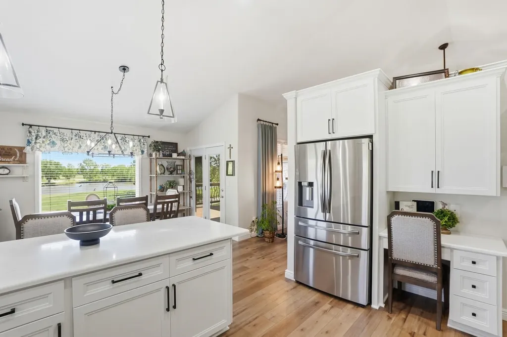1230 S Threewood Wichita KS 67235