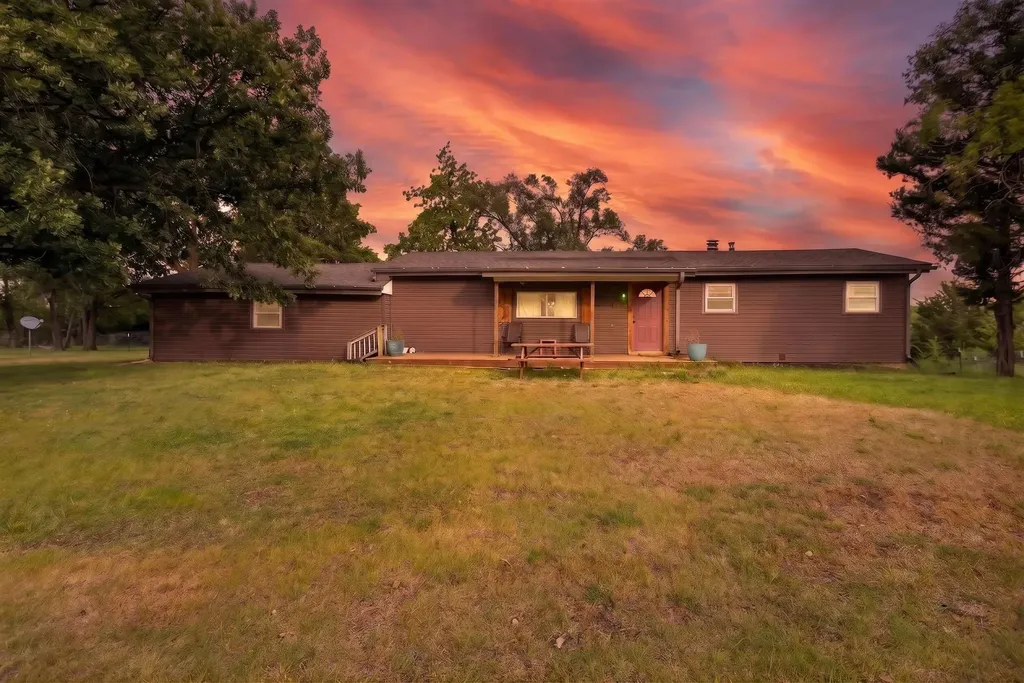 15798 SW Prairie Creek Road Rose Hill KS 67133