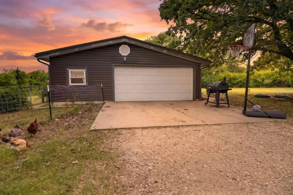 15798 SW Prairie Creek Road Rose Hill KS 67133