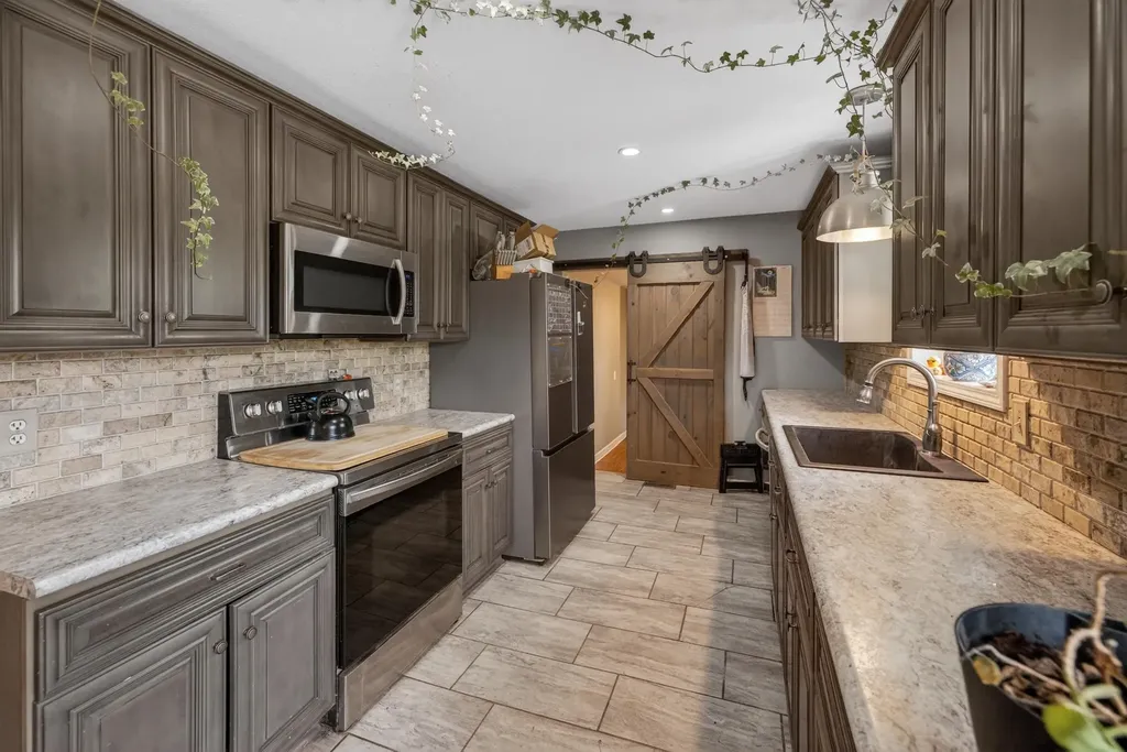 15798 S Prairie Creek Road Rose Hill KS 67133