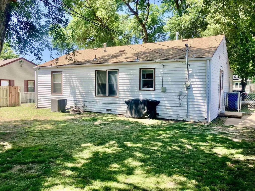 1629 E Gary Street Park City KS 67219