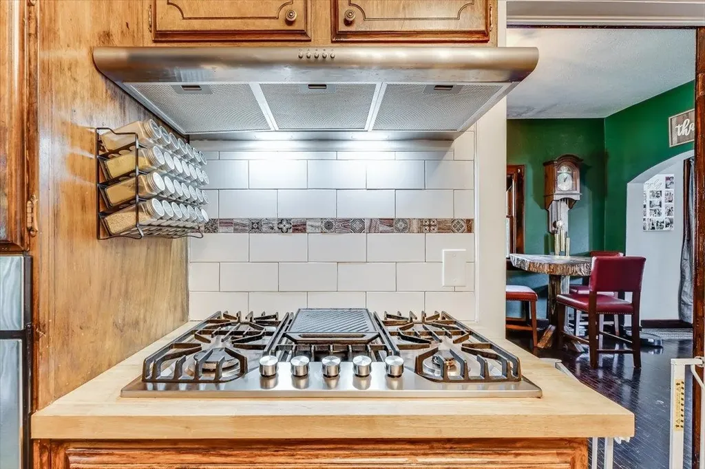 225 W 9th Avenue Hutchinson KS 67501