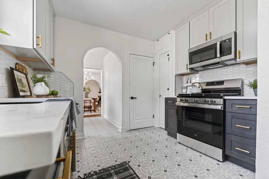 211 N Oliver Wichita KS 67208