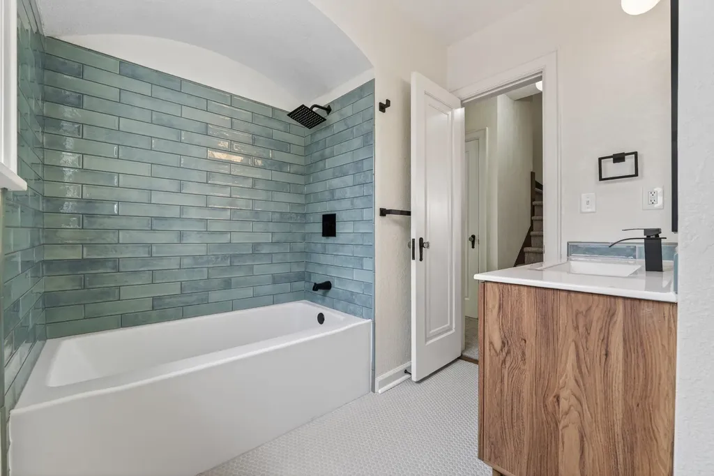 211 N Oliver Wichita KS 67208