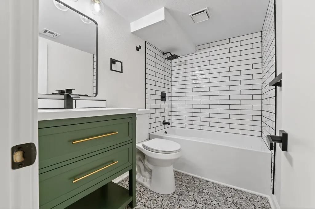 211 N Oliver Wichita KS 67208
