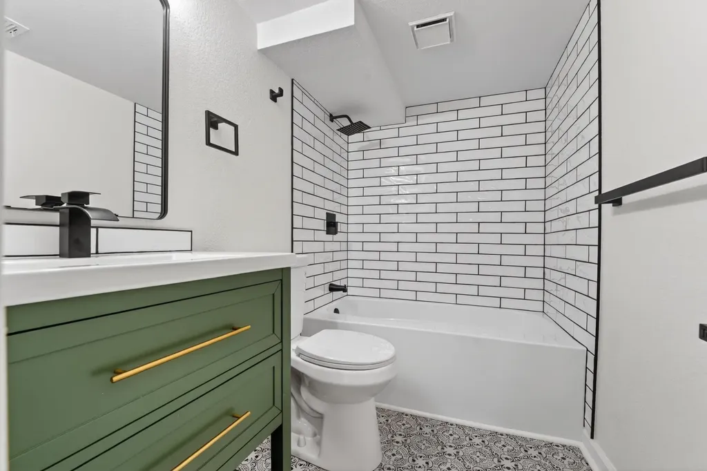 211 N Oliver Wichita KS 67208
