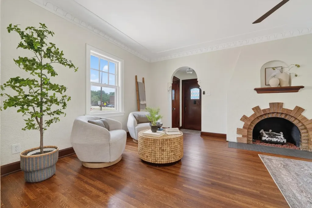 211 N Oliver Wichita KS 67208