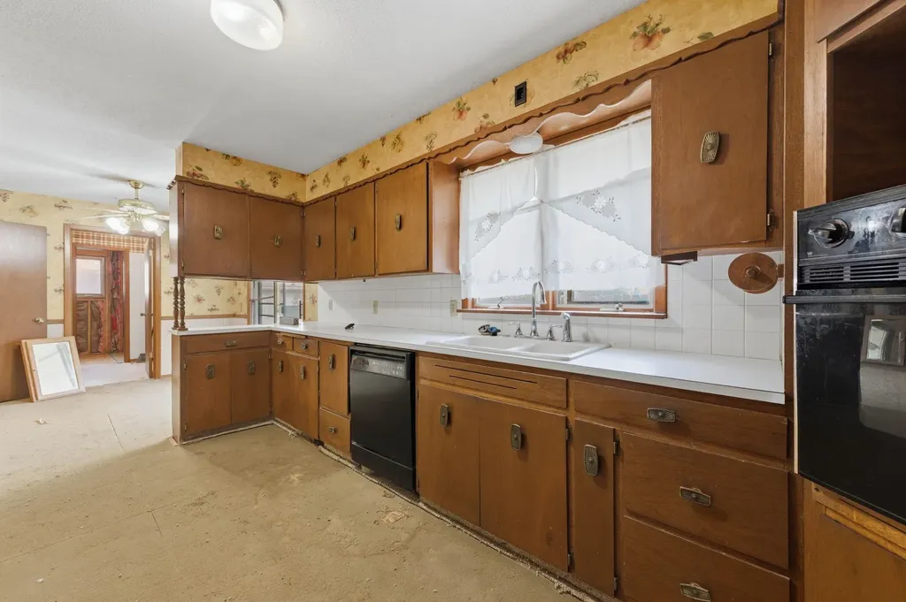 326 W 3rd Avenue Cheney KS 67025