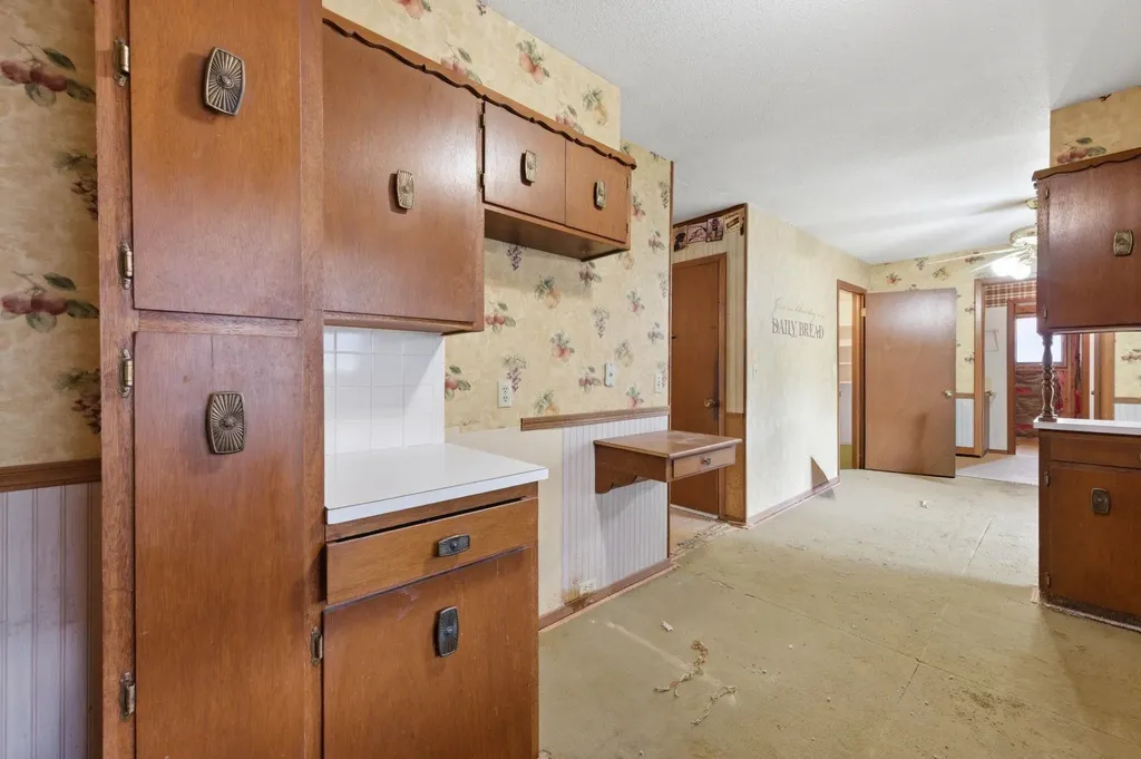 326 W 3rd Avenue Cheney KS 67025