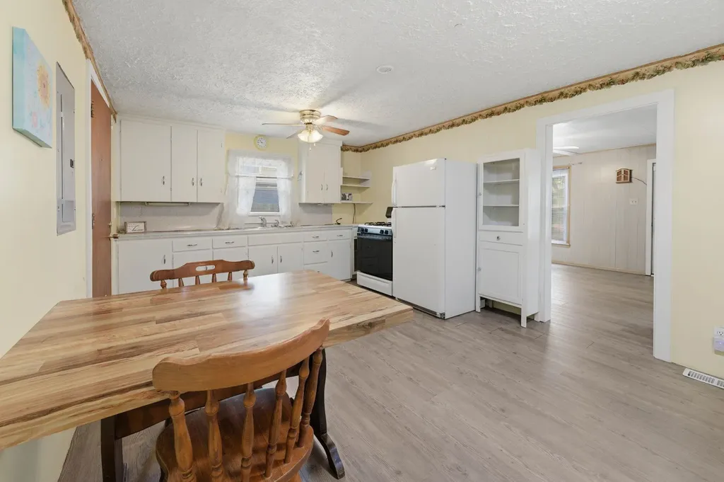 1015 S Glenn Street Wichita KS 67213