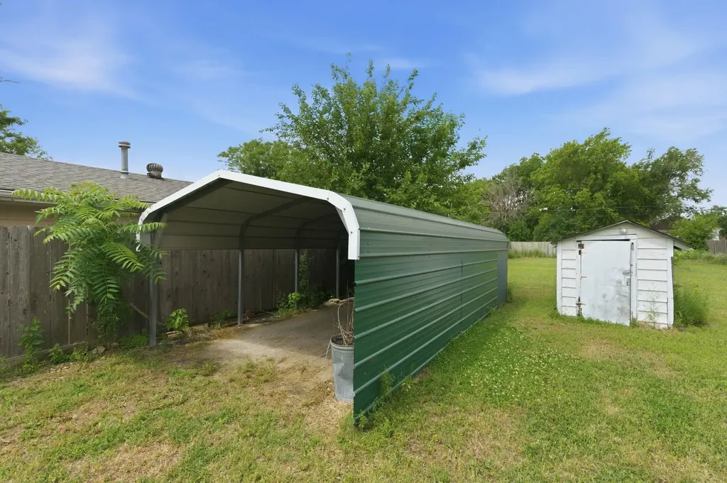 1015 S Glenn Street Wichita KS 67213