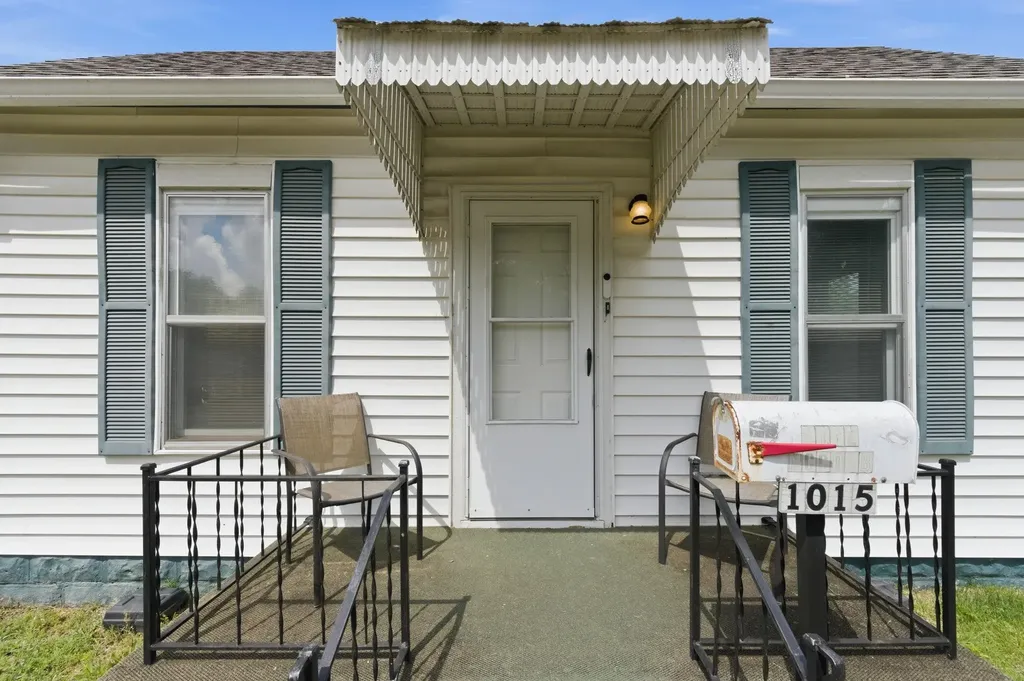 1015 S Glenn Street Wichita KS 67213