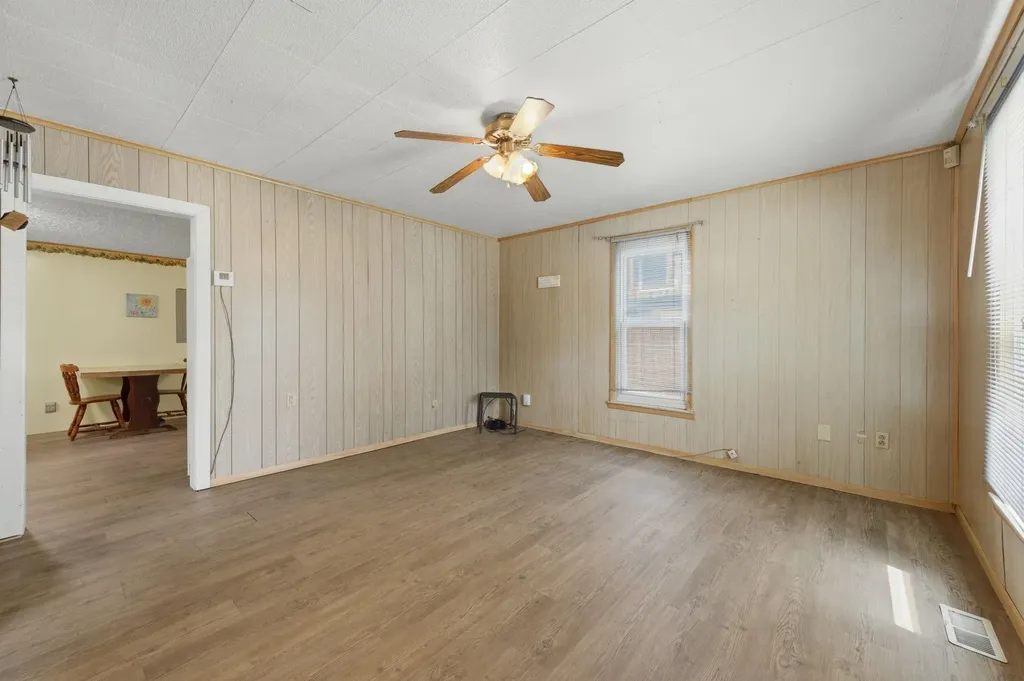 1015 S Glenn Street Wichita KS 67213