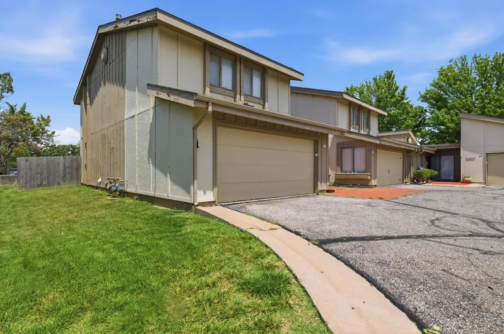 8201 E Harry Street Wichita KS 67207