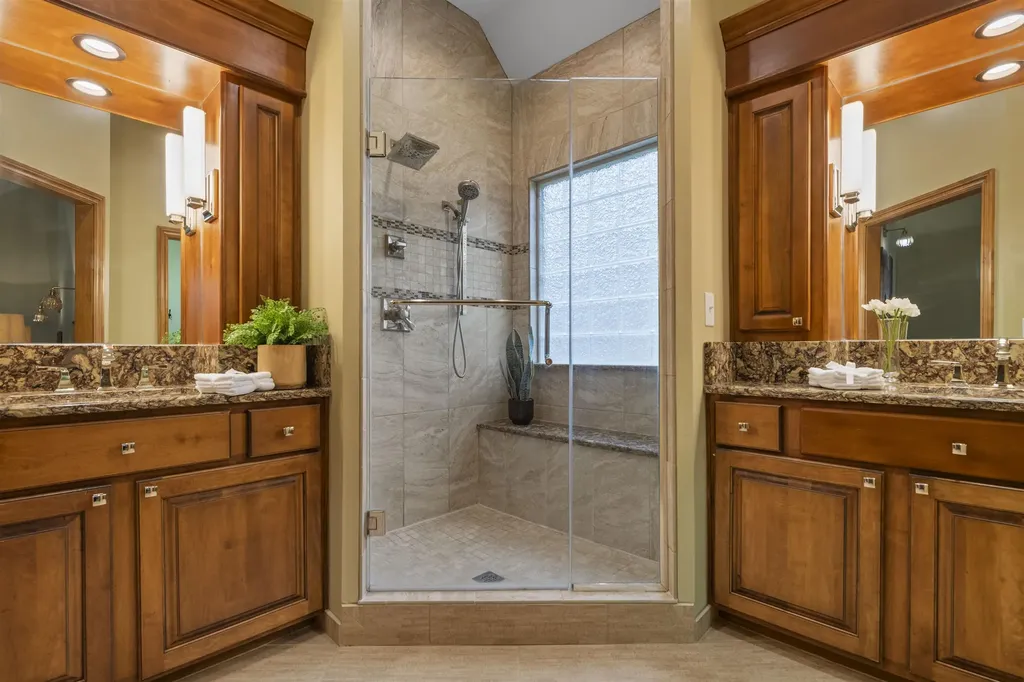 2405 N Peckham Court Wichita KS 67228