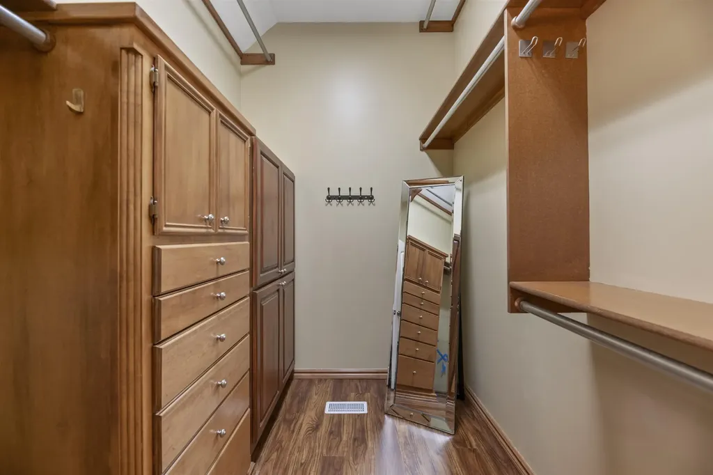 2405 N Peckham Court Wichita KS 67228