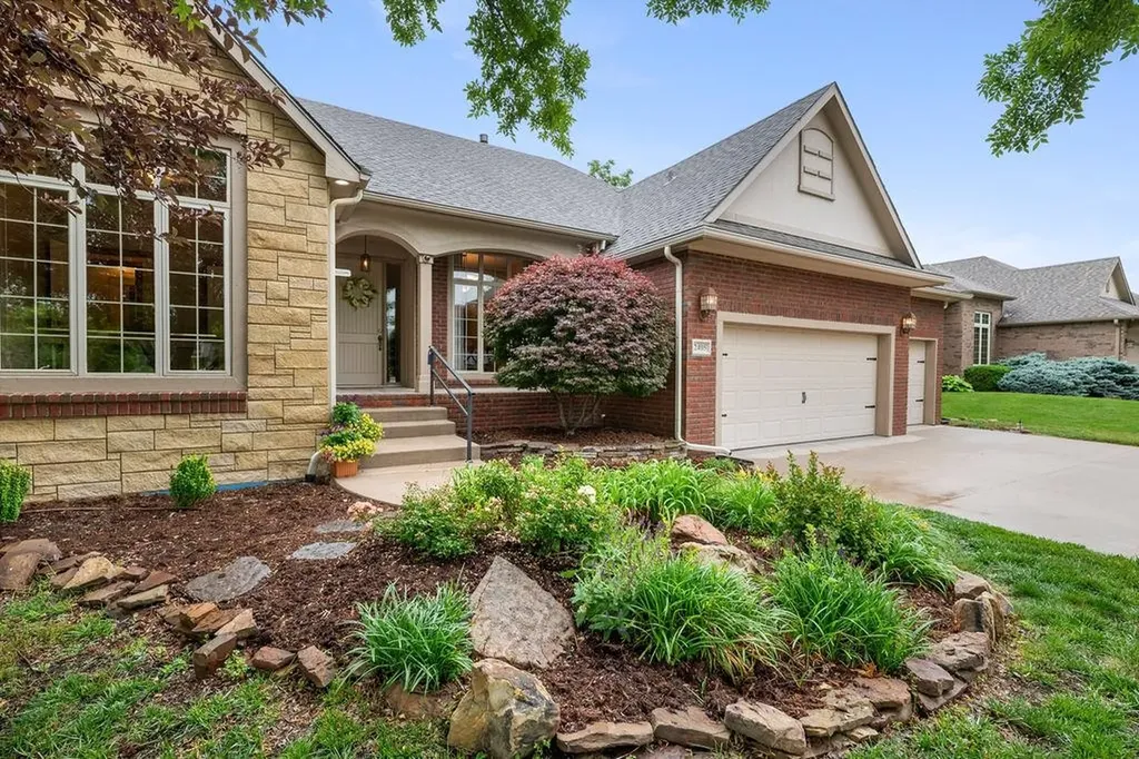 2405 N Peckham Court Wichita KS 67228