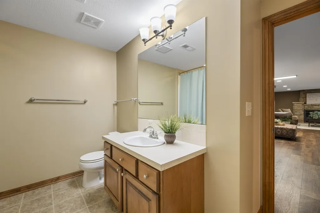 2405 N Peckham Court Wichita KS 67228