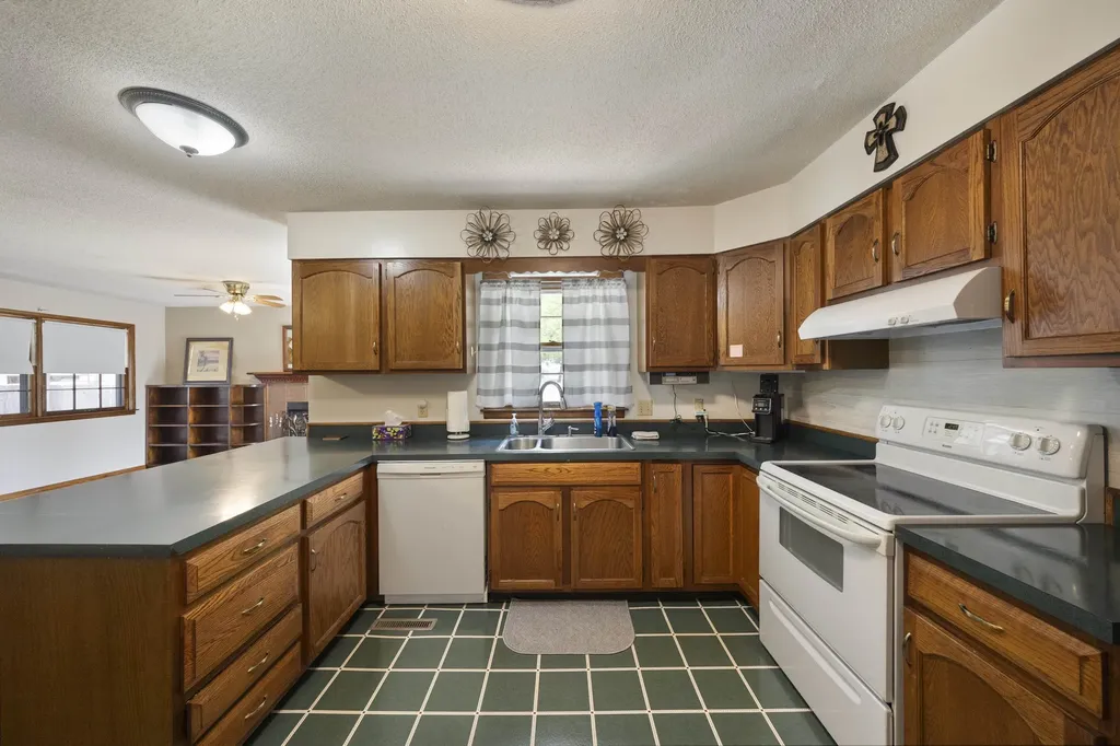 931 Trinity Drive Newton KS 67114
