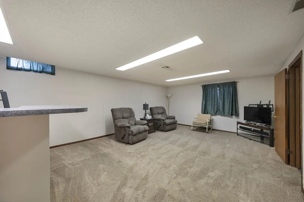 931 Trinity Drive Newton KS 67114