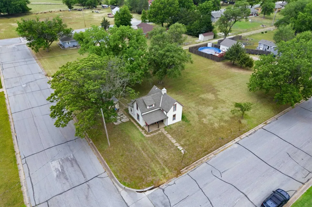 605 Doyle Street Garden Plain KS 67050