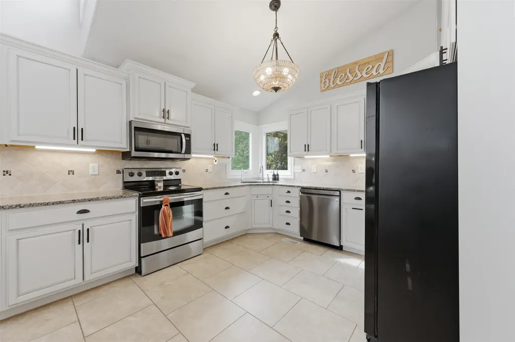 626 N Bay Country Wichita KS 67235
