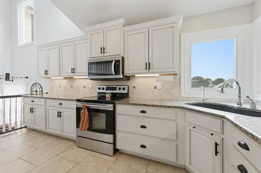 626 N Bay Country Wichita KS 67235